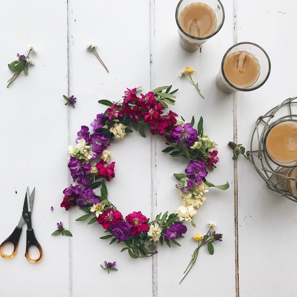 HOW TO MAKE A MIDSUMMER FLOWER CROWN